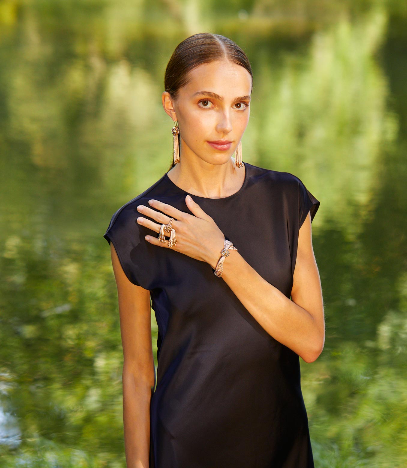 <p>Ring in yellow and white gold with white silk</p>