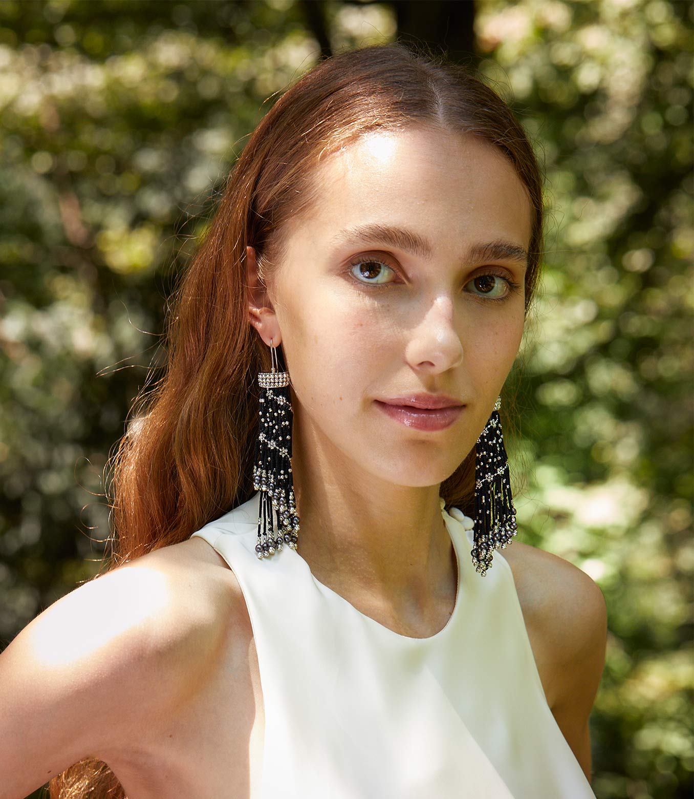 <p>Earrings in white gold and black silk with pearls</p>